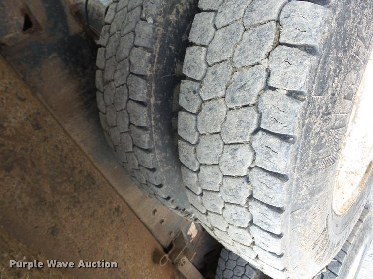 image for item K6453 1999 International 4900 dump truck