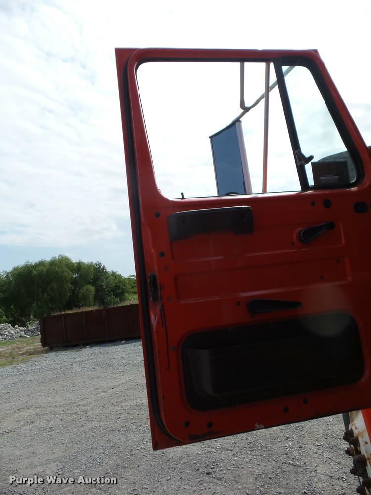 image for item K6453 1999 International 4900 dump truck