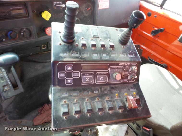 image for item K6453 1999 International 4900 dump truck