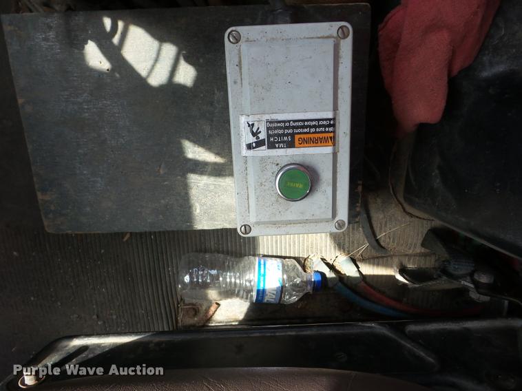 image for item K6453 1999 International 4900 dump truck