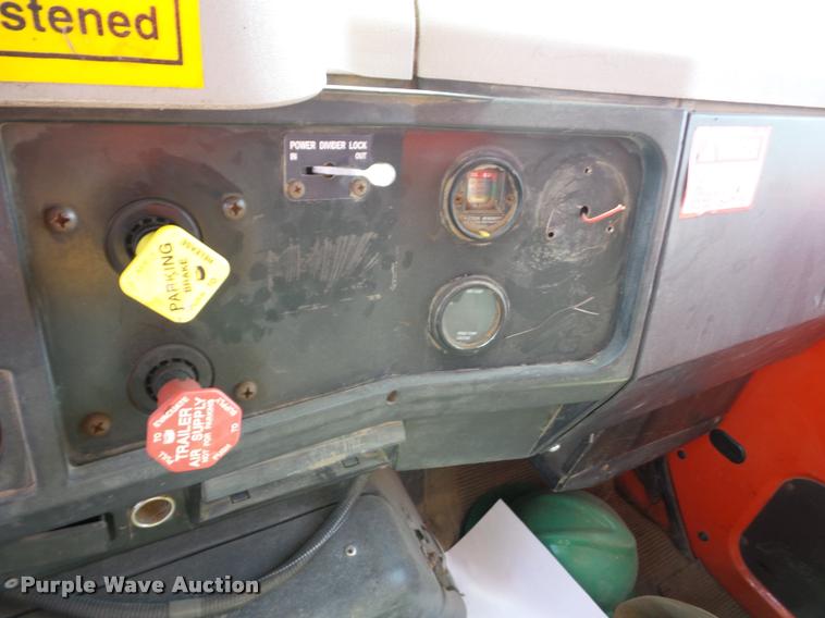 image for item K6453 1999 International 4900 dump truck