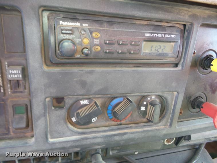 image for item K6453 1999 International 4900 dump truck