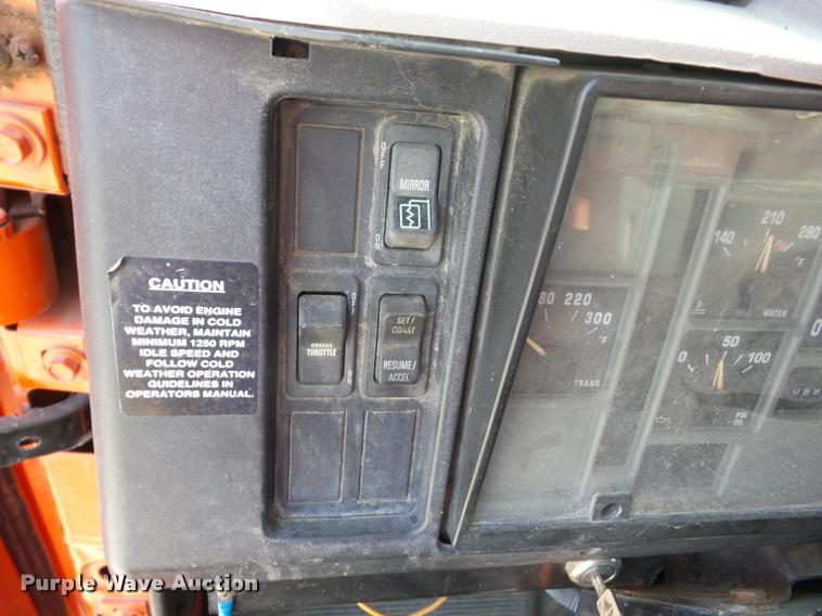 image for item K6453 1999 International 4900 dump truck