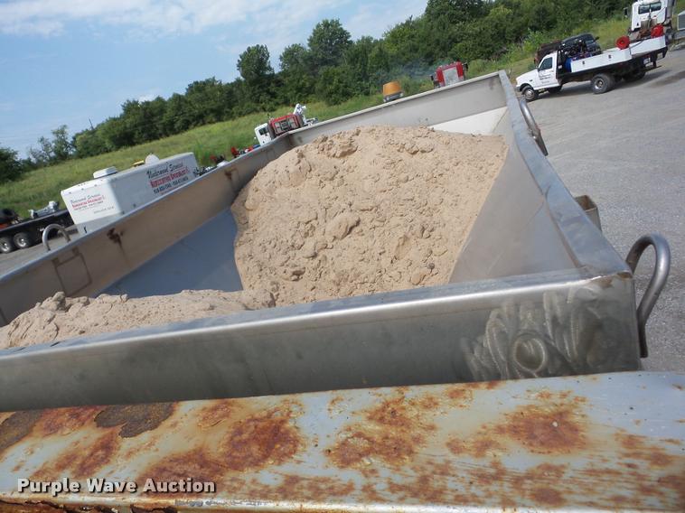 image for item K6453 1999 International 4900 dump truck