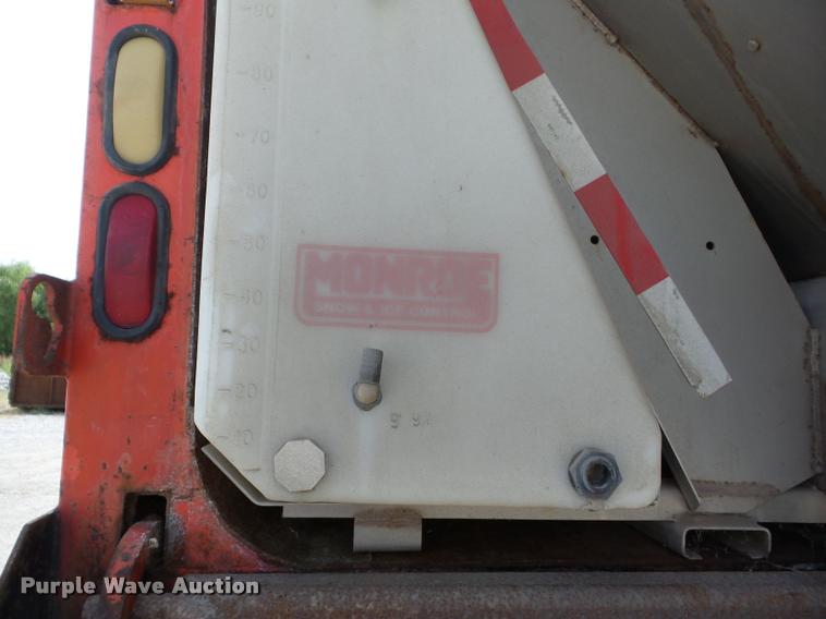 image for item K6453 1999 International 4900 dump truck