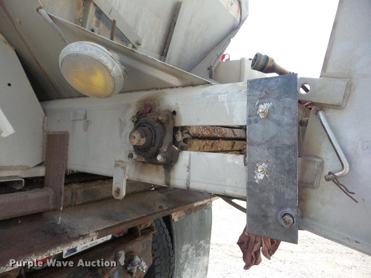 image for item K6453 1999 International 4900 dump truck