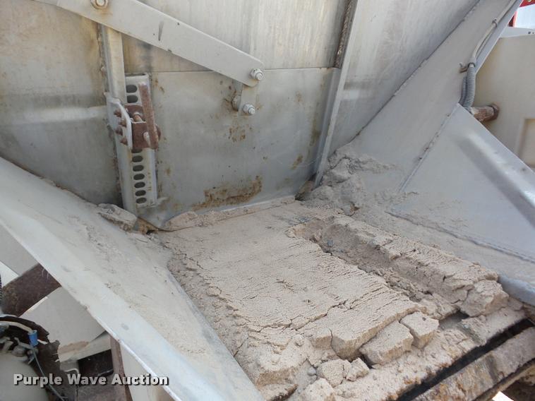 image for item K6453 1999 International 4900 dump truck