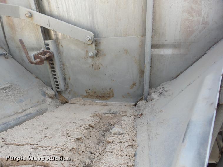 image for item K6453 1999 International 4900 dump truck