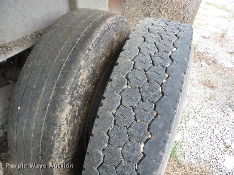 image for item K6454 2006 LTS HRD-27QF end dump trailer