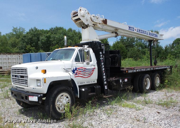 image for item K6462 1993 Ford FT900 crane truck