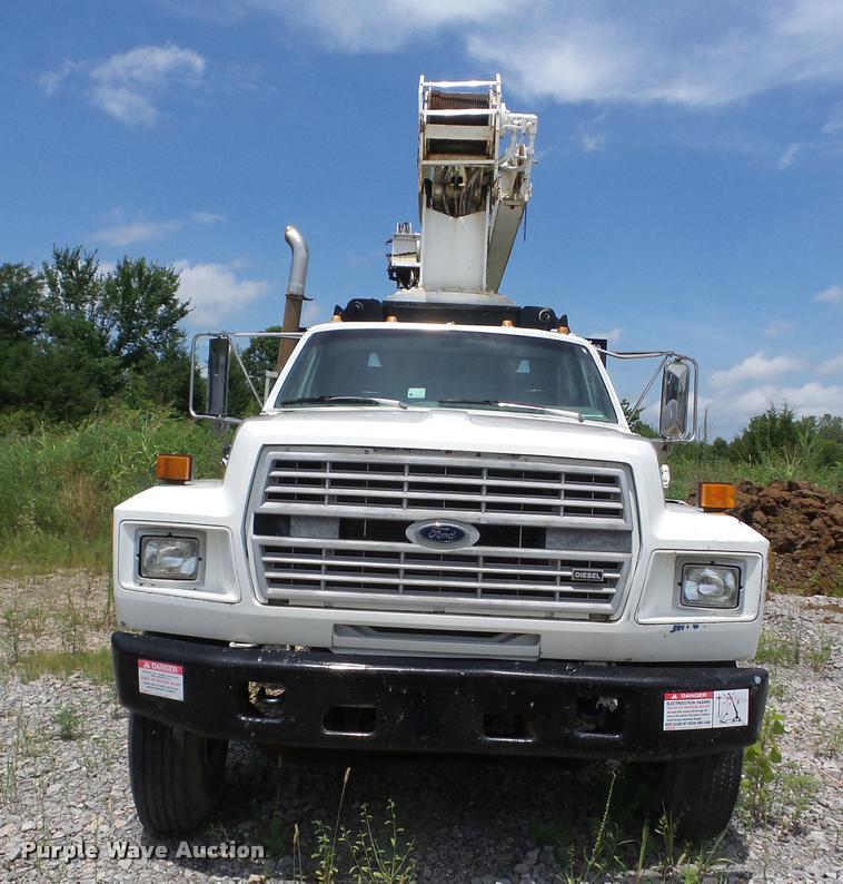 image for item K6462 1993 Ford FT900 crane truck