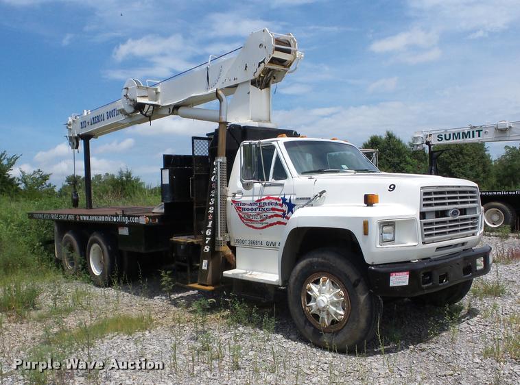 image for item K6462 1993 Ford FT900 crane truck