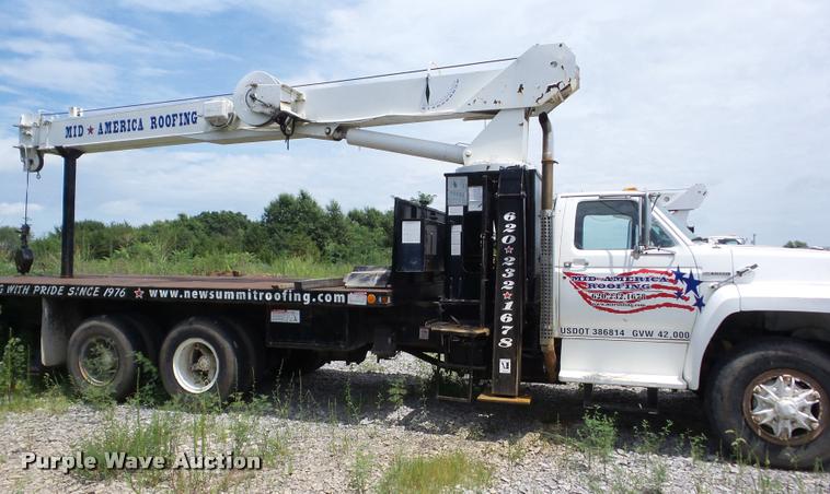 image for item K6462 1993 Ford FT900 crane truck