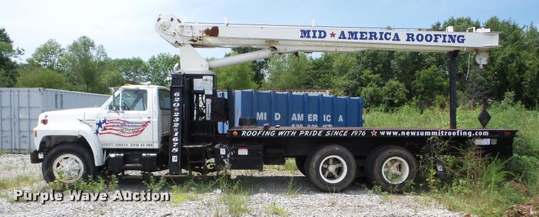 image for item K6462 1993 Ford FT900 crane truck