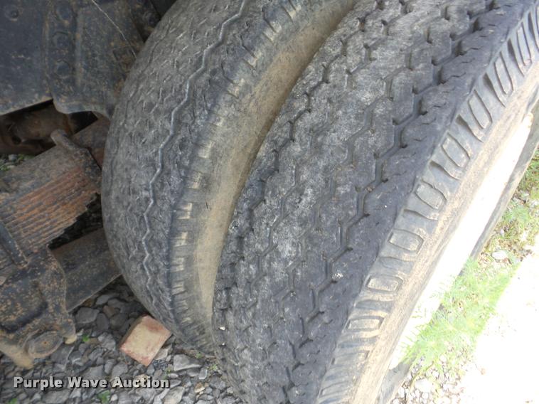 image for item K6462 1993 Ford FT900 crane truck