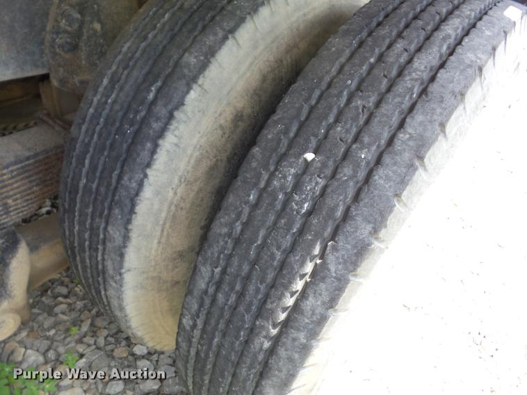 image for item K6462 1993 Ford FT900 crane truck