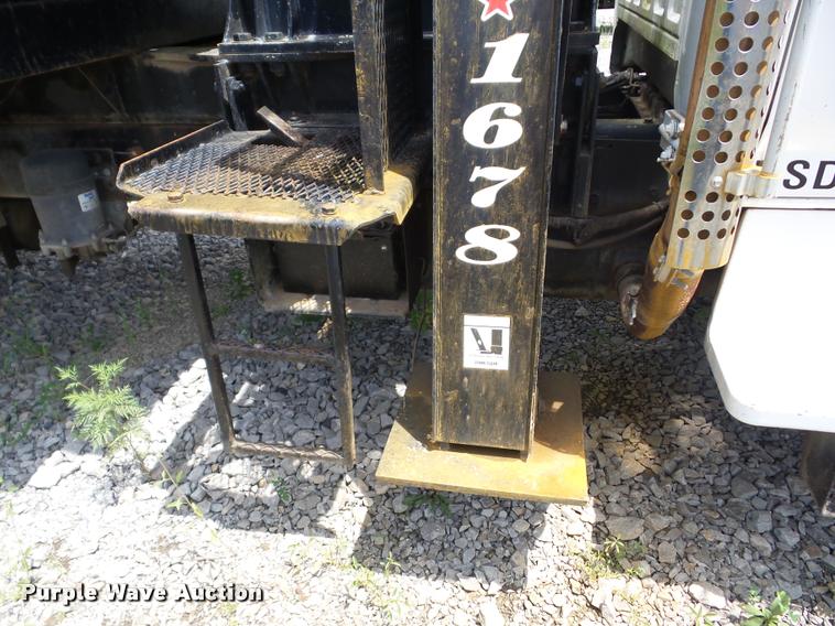 image for item K6462 1993 Ford FT900 crane truck