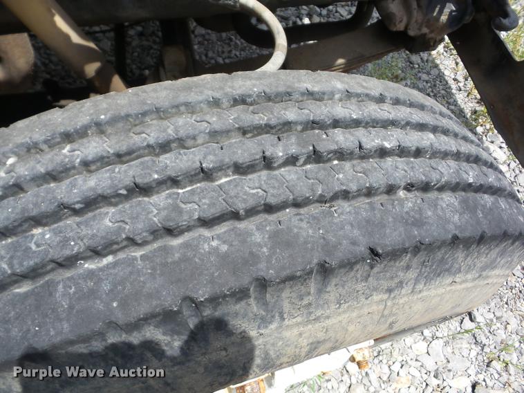 image for item K6462 1993 Ford FT900 crane truck