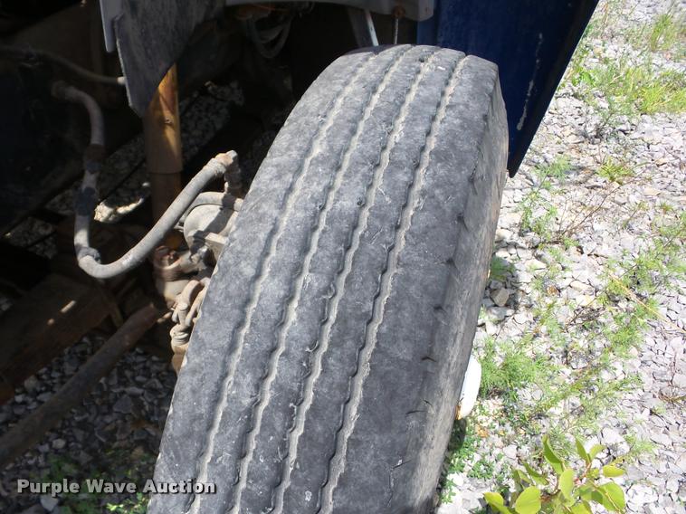 image for item K6462 1993 Ford FT900 crane truck