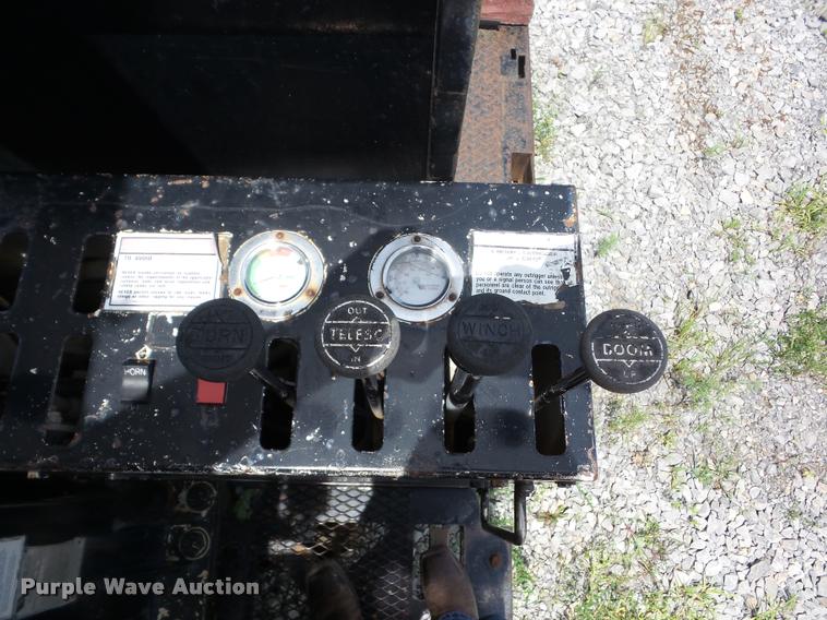 image for item K6462 1993 Ford FT900 crane truck