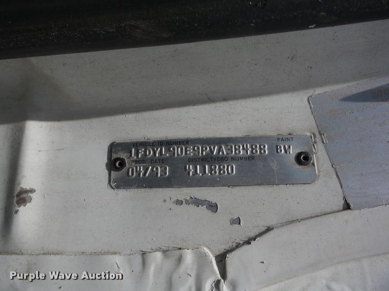 image for item K6462 1993 Ford FT900 crane truck