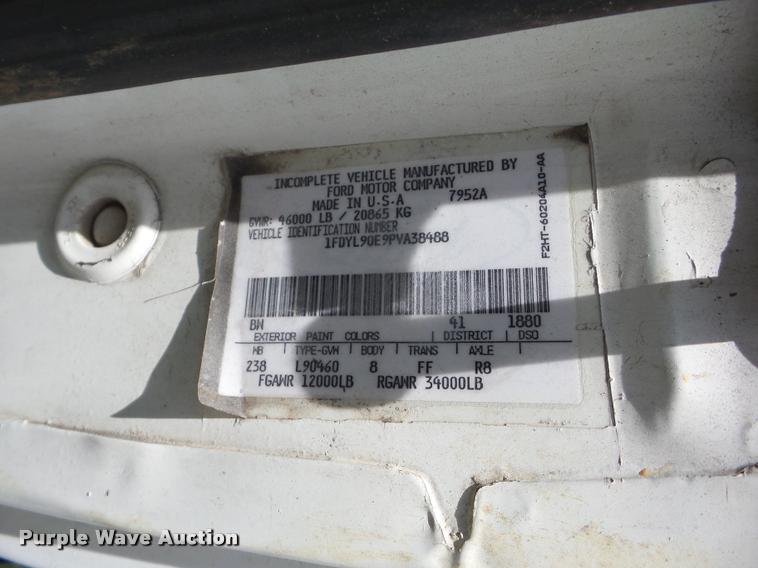 image for item K6462 1993 Ford FT900 crane truck