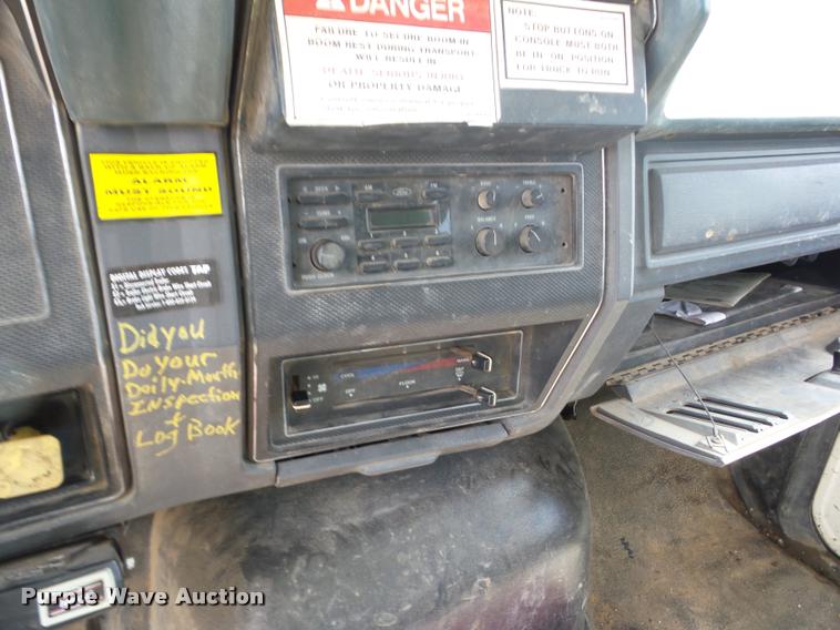 image for item K6462 1993 Ford FT900 crane truck