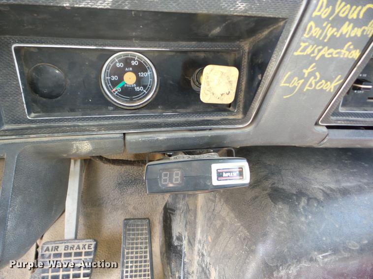 image for item K6462 1993 Ford FT900 crane truck