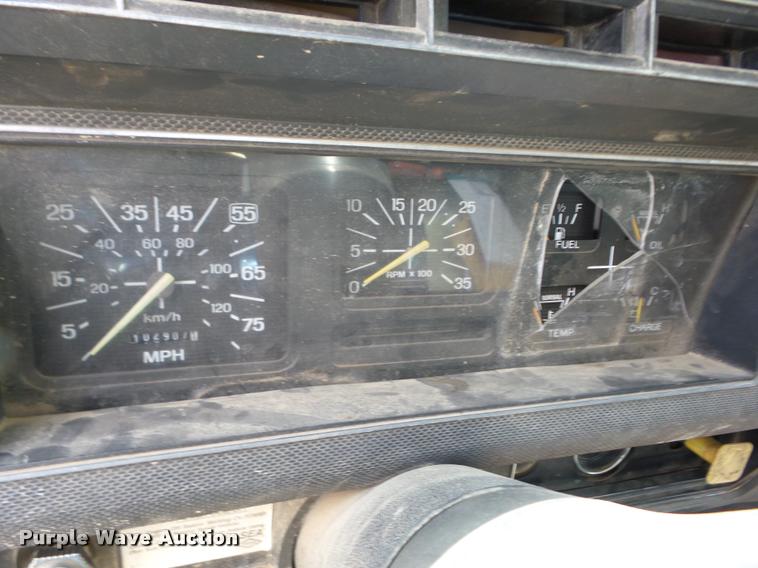 image for item K6462 1993 Ford FT900 crane truck