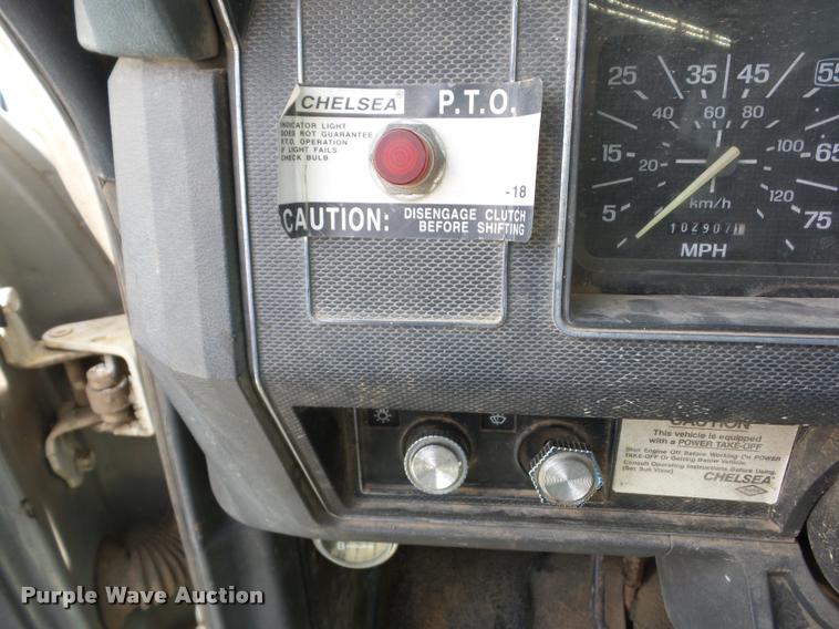 image for item K6462 1993 Ford FT900 crane truck