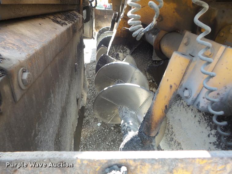 image for item K7528 1995 Blaw-Knox PF-510 paver