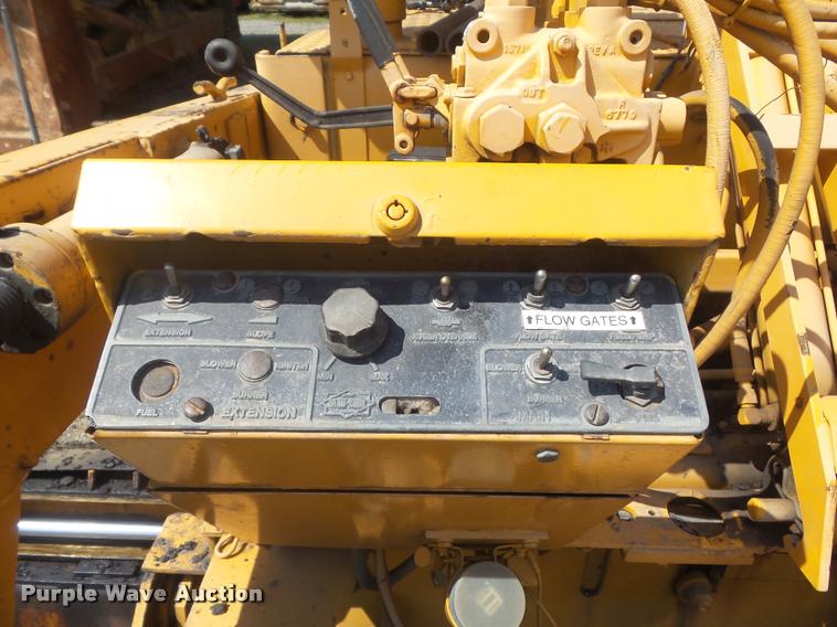 image for item K7528 1995 Blaw-Knox PF-510 paver