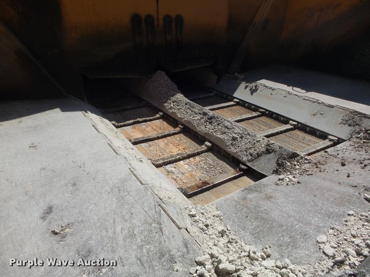 image for item K7528 1995 Blaw-Knox PF-510 paver