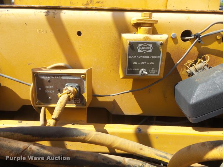 image for item K7528 1995 Blaw-Knox PF-510 paver