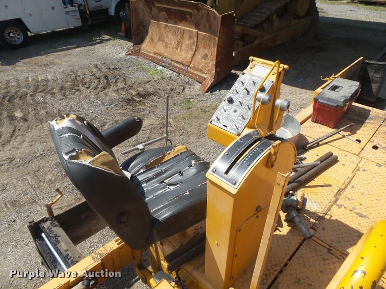 image for item K7528 1995 Blaw-Knox PF-510 paver