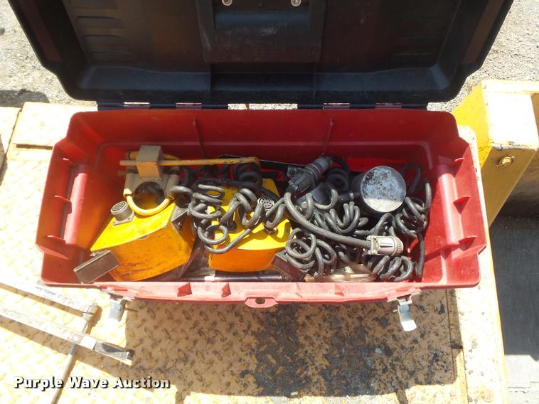 image for item K7528 1995 Blaw-Knox PF-510 paver