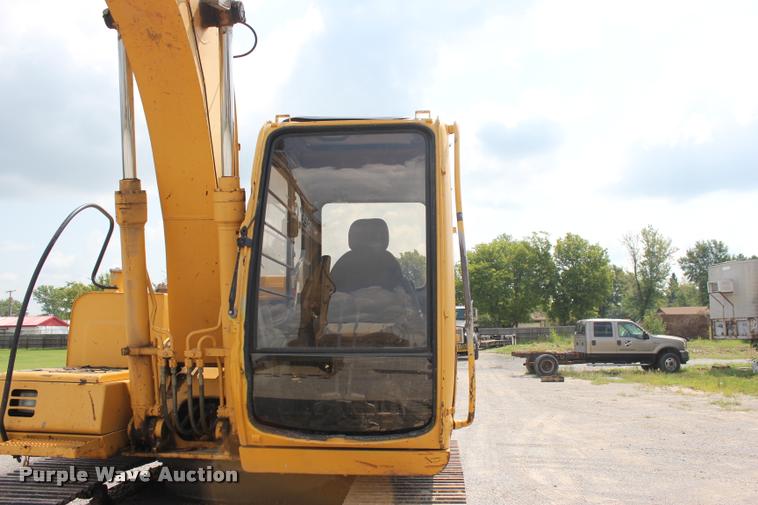 image for item L3207 2000 John Deere 120 excavator