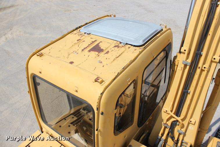 image for item L3207 2000 John Deere 120 excavator