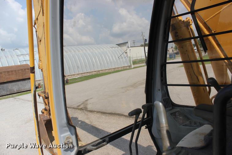 image for item L3207 2000 John Deere 120 excavator