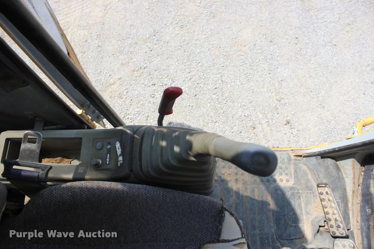 image for item L3207 2000 John Deere 120 excavator