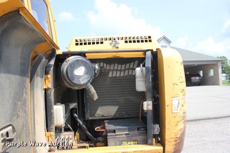 image for item L3207 2000 John Deere 120 excavator