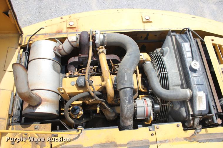 image for item L3207 2000 John Deere 120 excavator