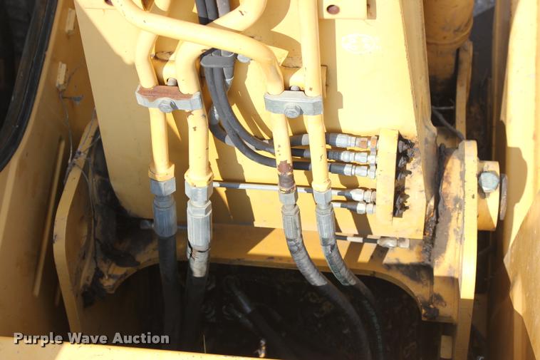 image for item L3207 2000 John Deere 120 excavator