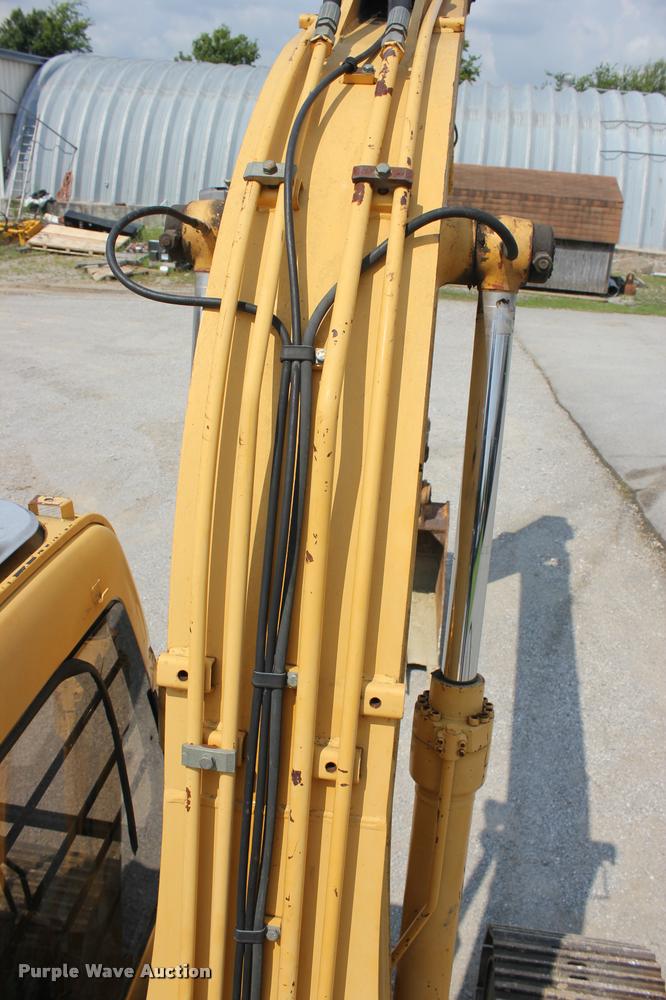 image for item L3207 2000 John Deere 120 excavator