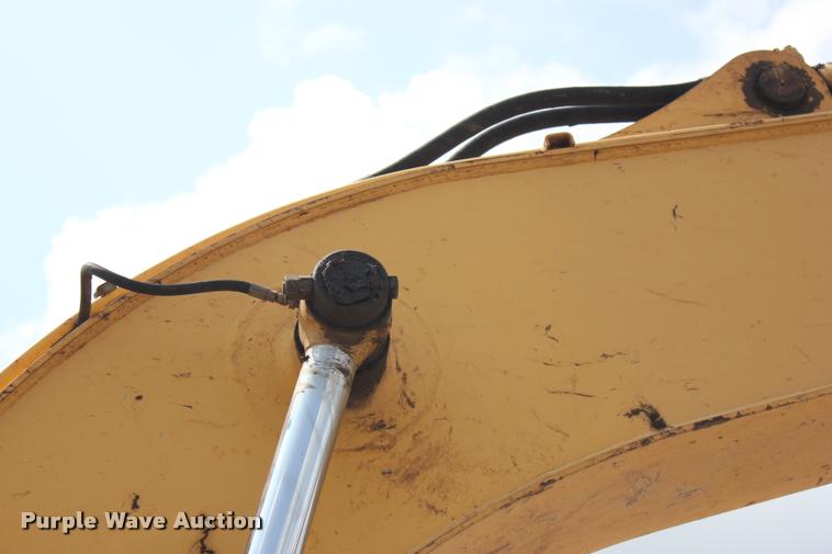 image for item L3207 2000 John Deere 120 excavator