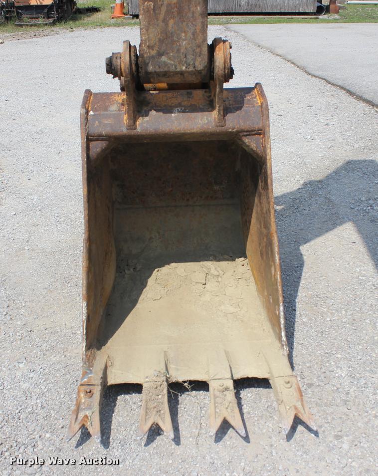 image for item L3207 2000 John Deere 120 excavator