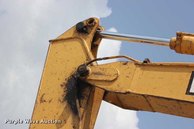 image for item L3207 2000 John Deere 120 excavator