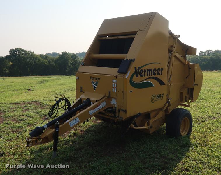 image for item BV9165 Vermeer 664M Rancher round baler
