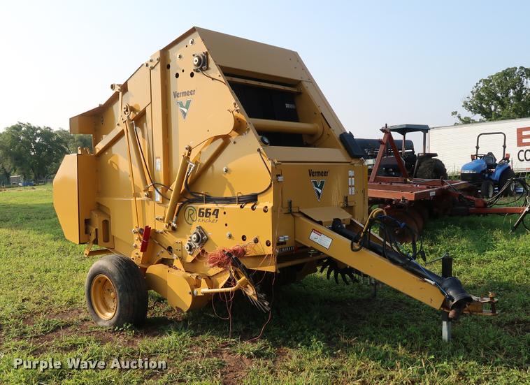 image for item BV9165 Vermeer 664M Rancher round baler