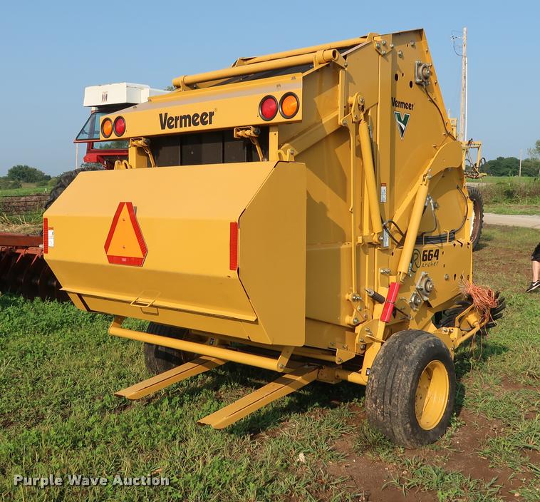 image for item BV9165 Vermeer 664M Rancher round baler